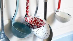 washing kitchen utensils
